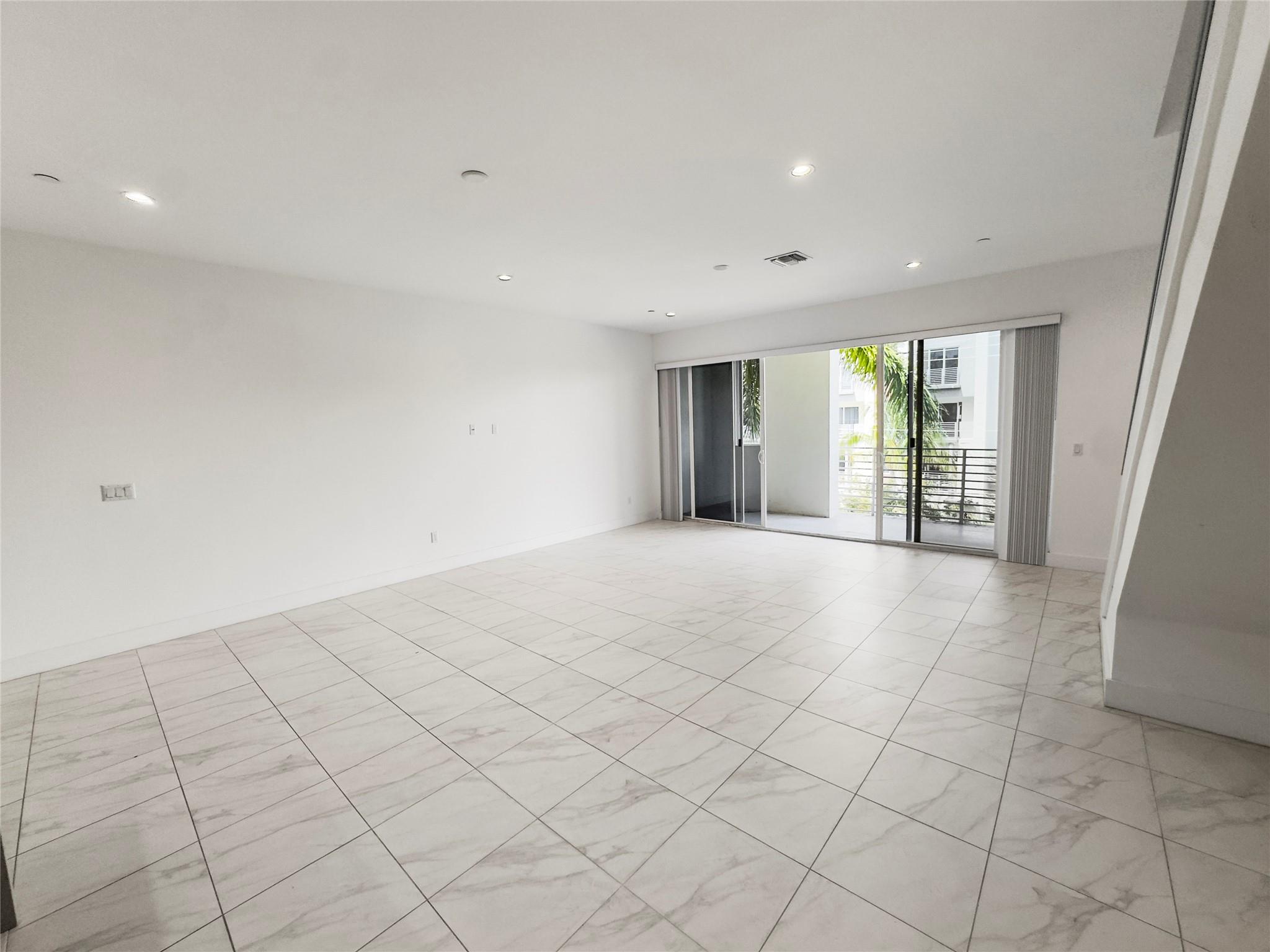 1044 NE 18th Ave 204