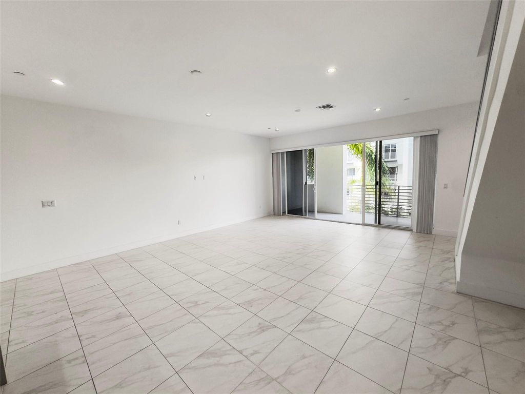 Photo of 1044 NE 18th Avenue #204, Fort Lauderdale, FL 33304 (MLS # F10509672)