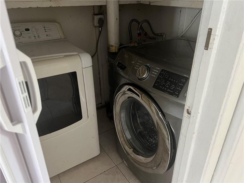 Photo of 10 NW 19th Street, Pompano Beach, FL 33060 (MLS # B26018172)