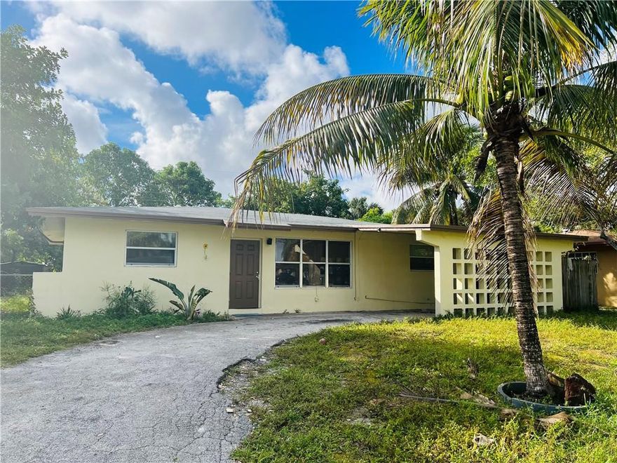 Large single family home with a POOL and NO HOA!!! split floorpan, cabana bathroom, open kitchen, large backyard, circular driveway and a CARPORT! Pets are welcome! Great location with easy access to I-95. EASY and QUICK MOVE IN is available! NO MINIMUM CREDIT SCORE !