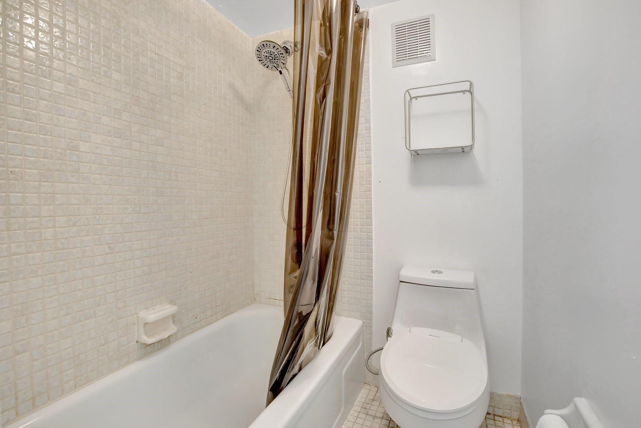 Lago West Condominiums - Residential