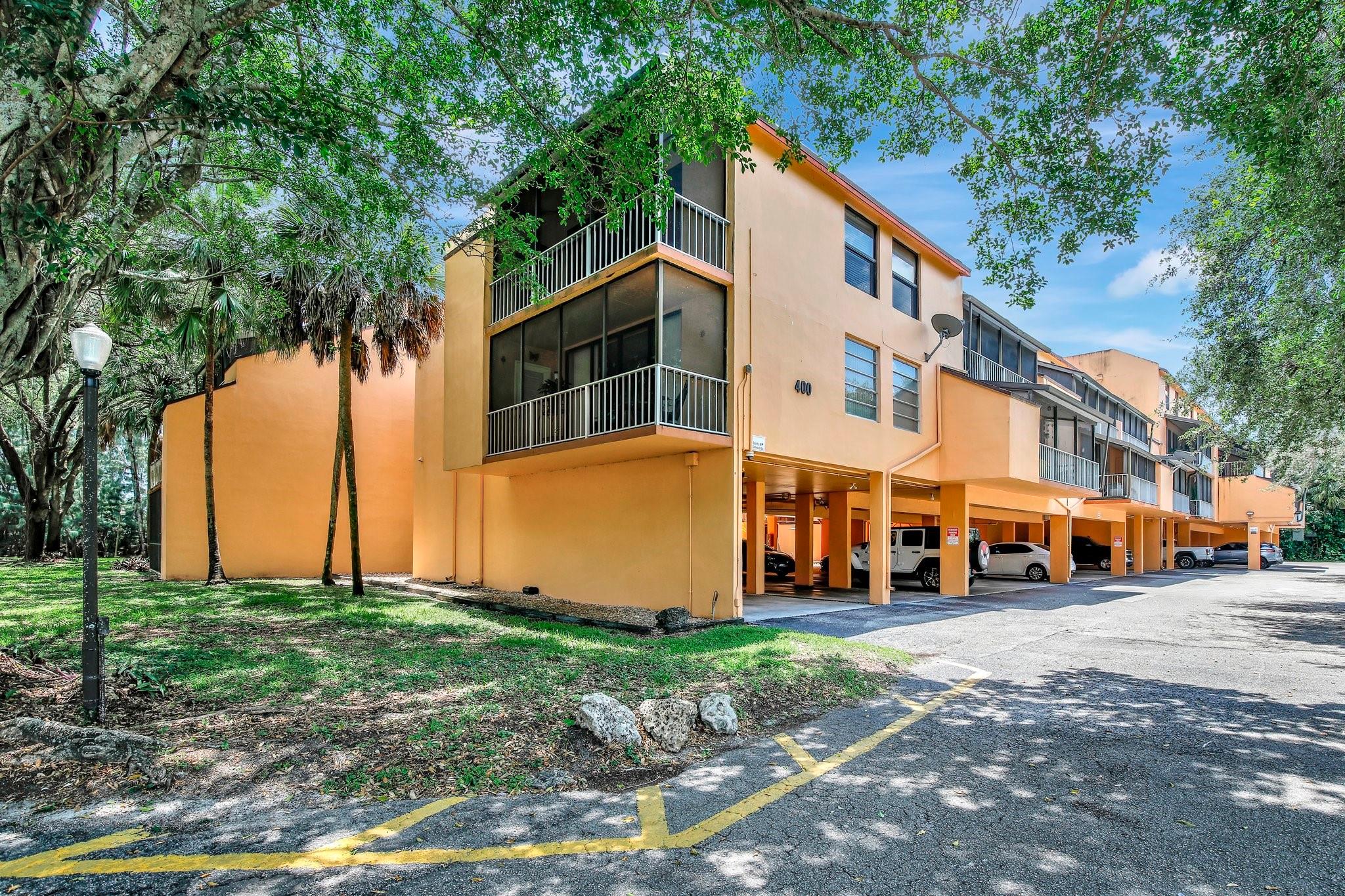 Lago West Condominiums - Residential