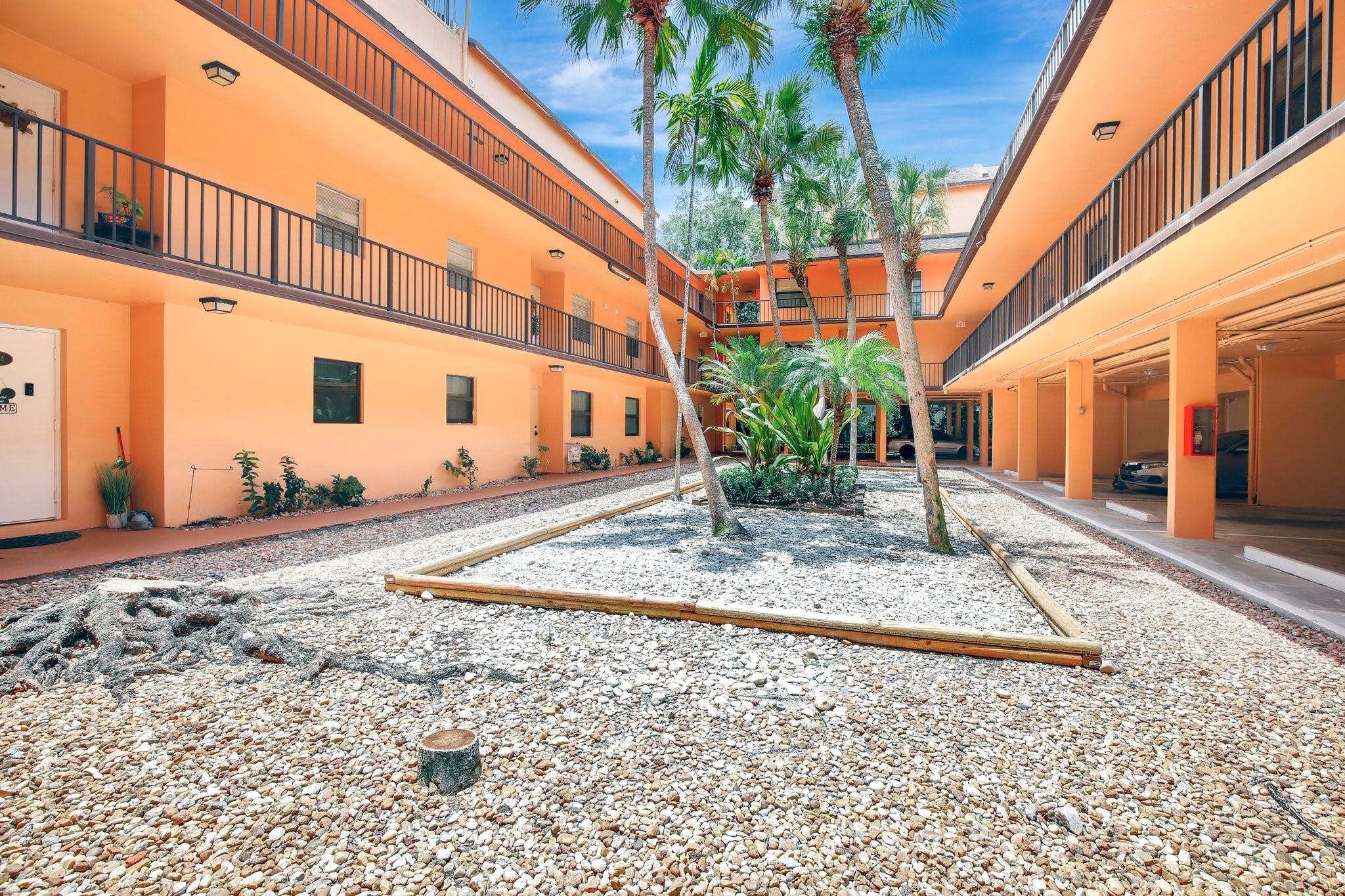 Lago West Condominiums - Residential