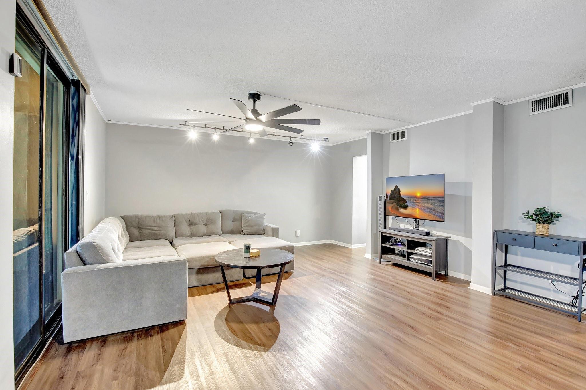 Lago West Condominiums - Residential