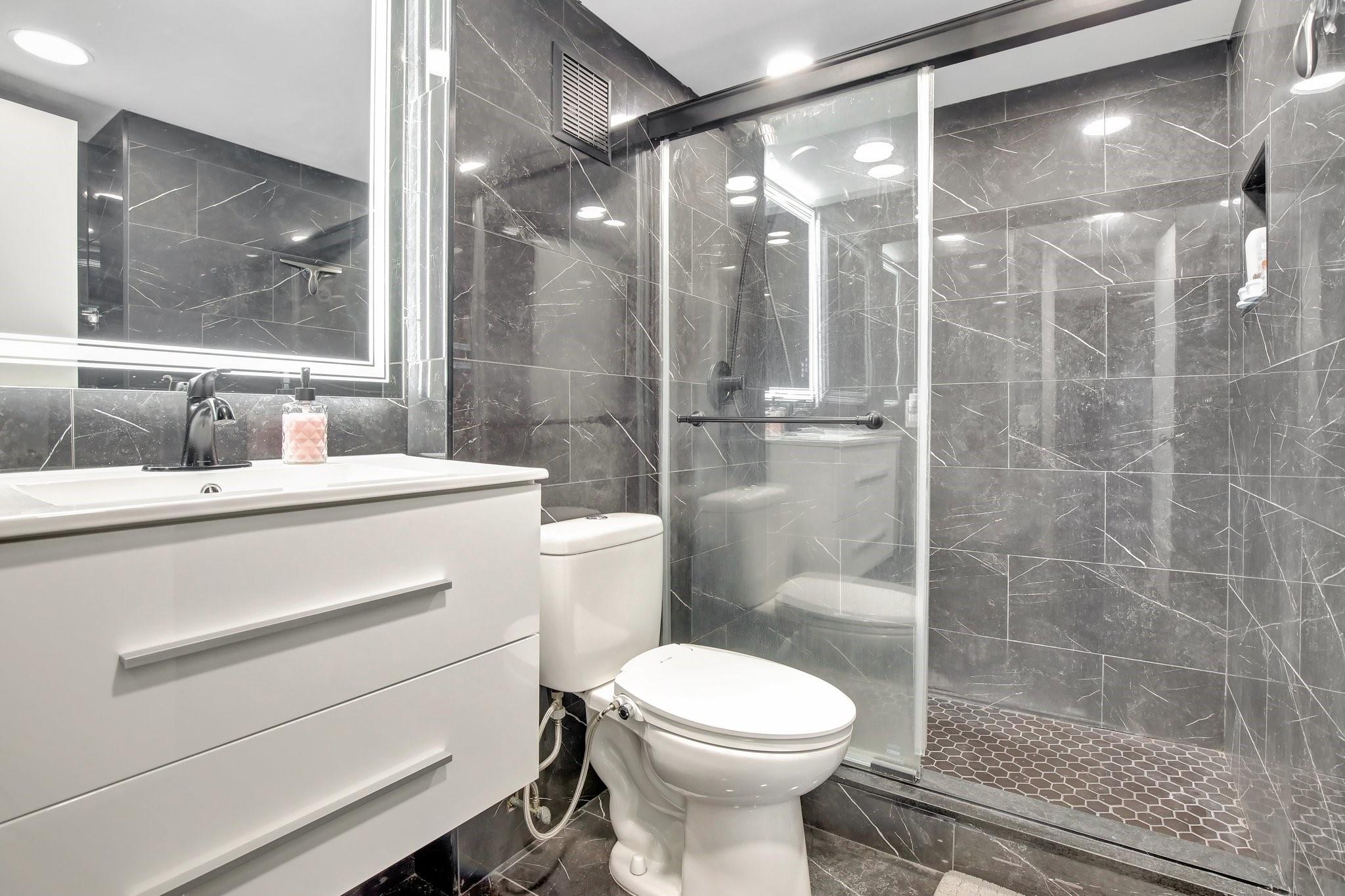 Lago West Condominiums - Residential