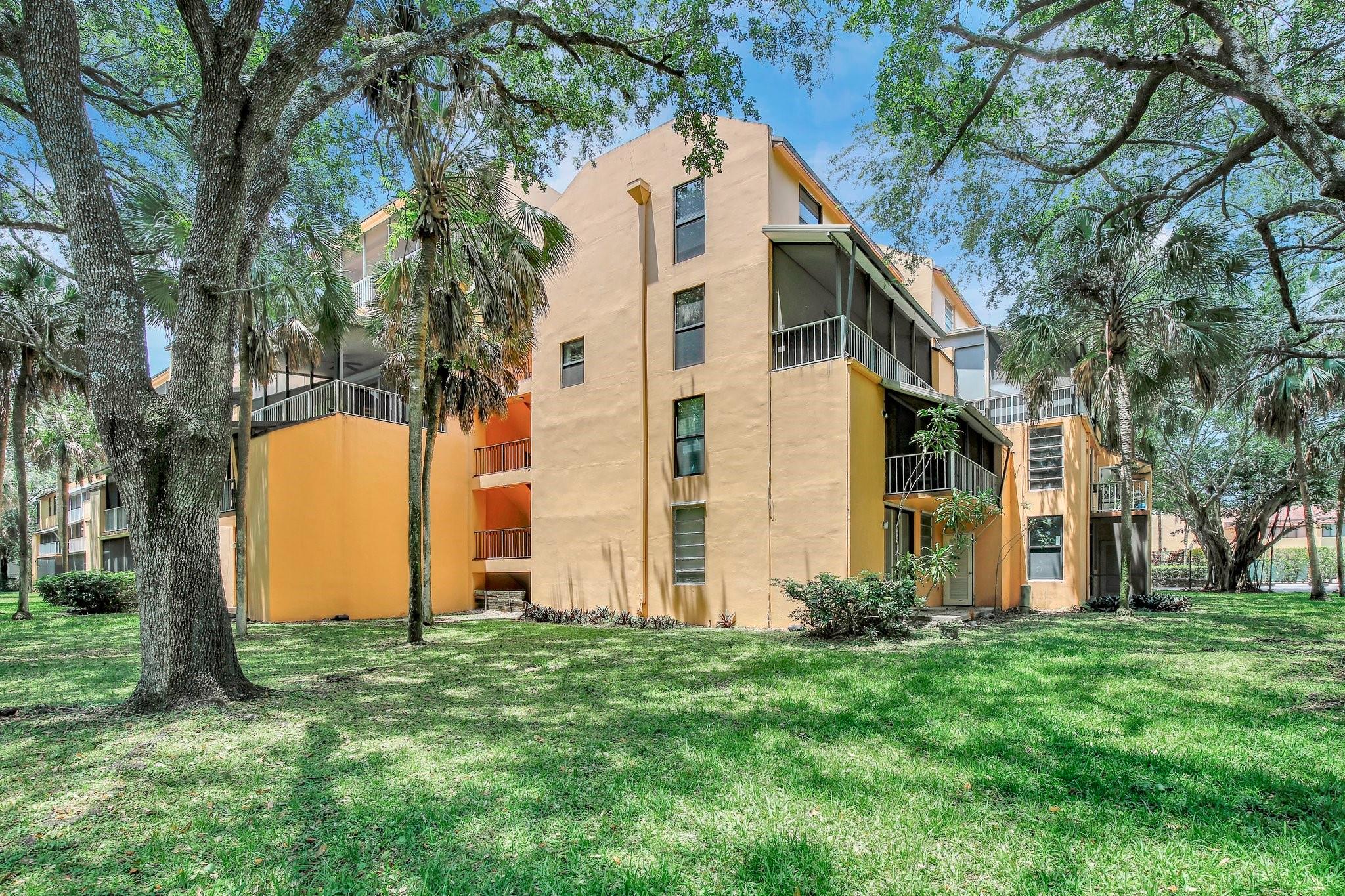 Lago West Condominiums - Residential