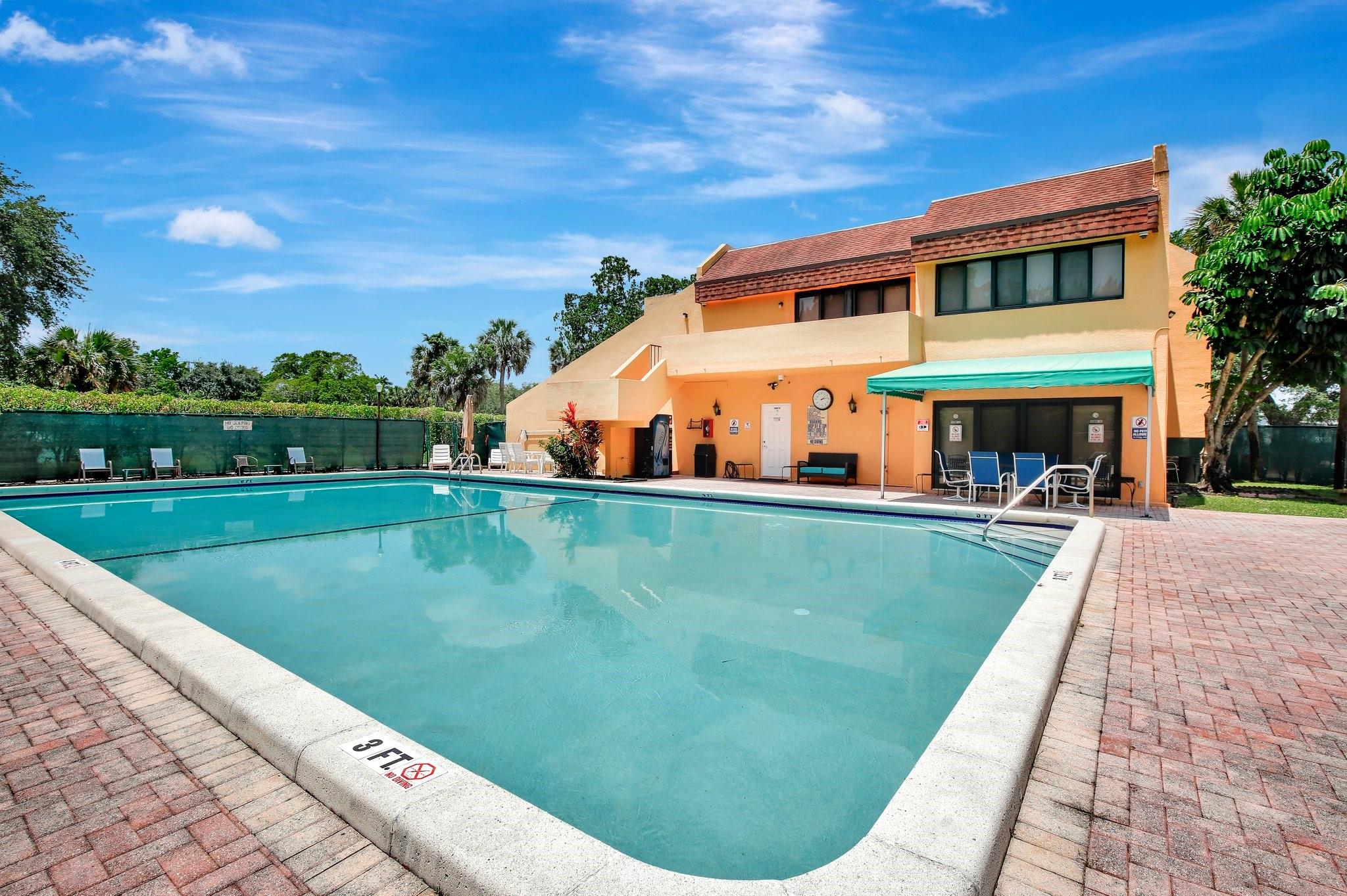 Lago West Condominiums - Residential