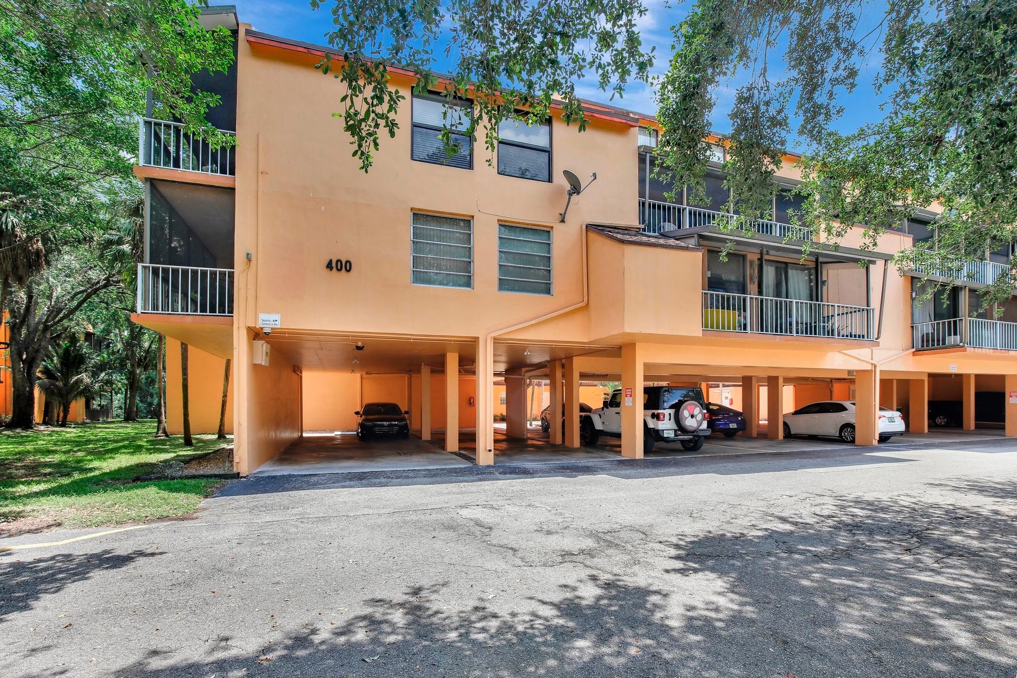 Lago West Condominiums - Residential