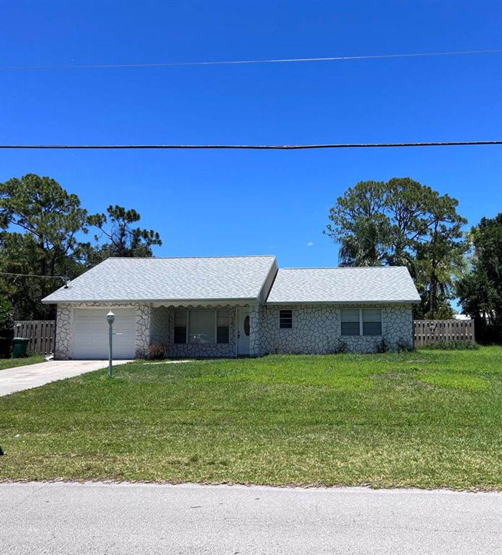 Photo of 325 SE Thanksgiving Avenue, Port St Lucie, FL 34984 (MLS # R10888415)