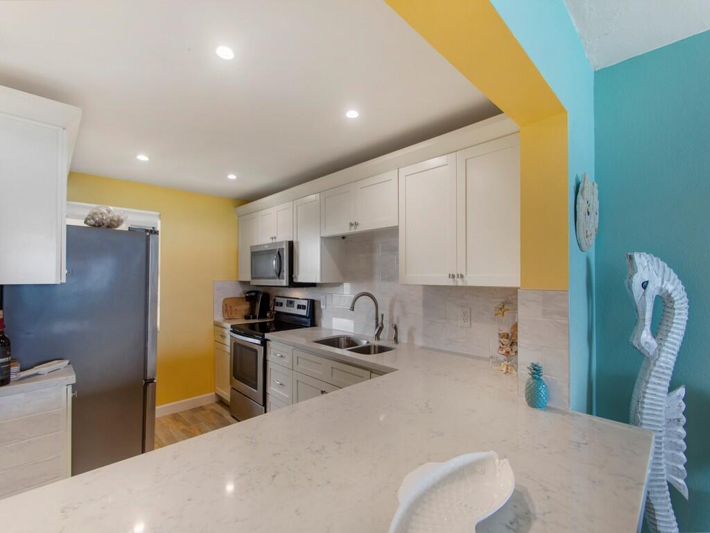 OCEAN HARBOUR SOUTH CONDOMINIUM - Residential