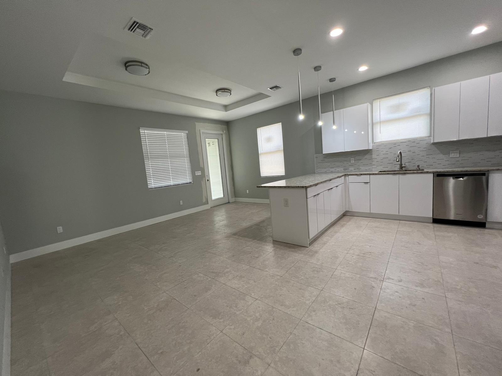 LAKE WORTH TOWN OF - Residential Lease