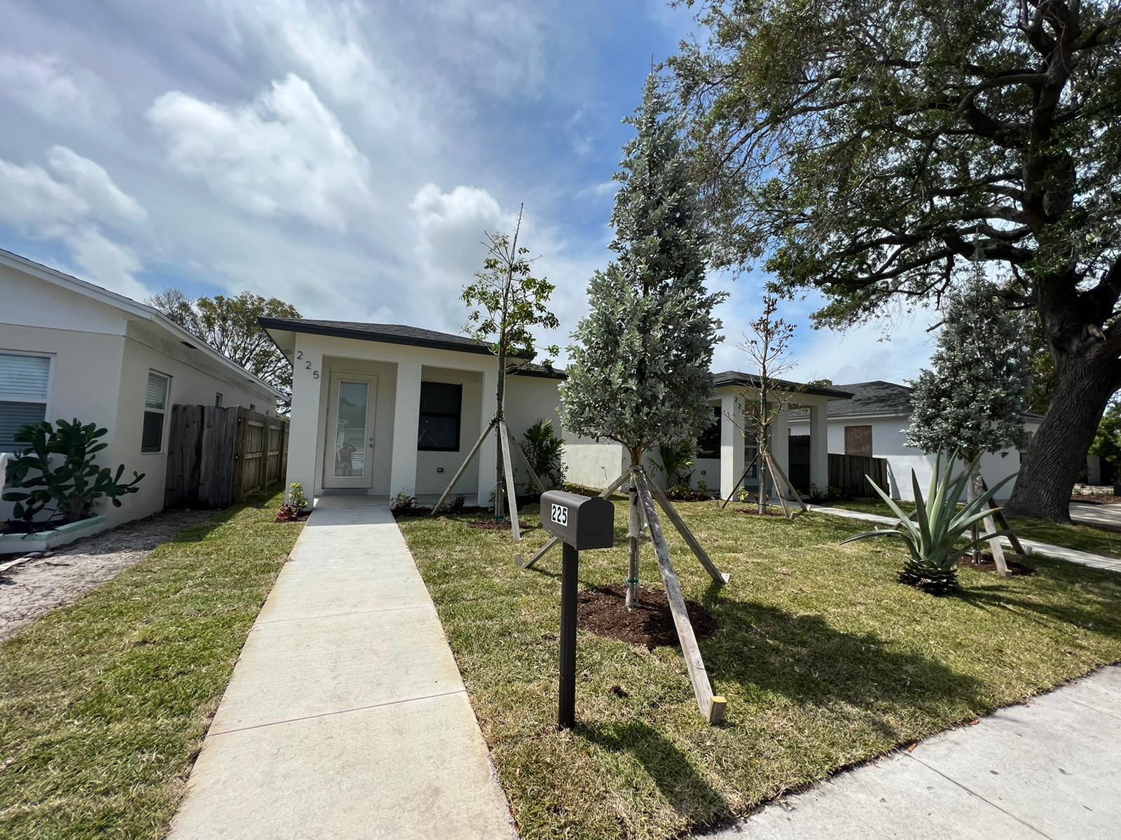 LAKE WORTH TOWN OF - Residential Lease