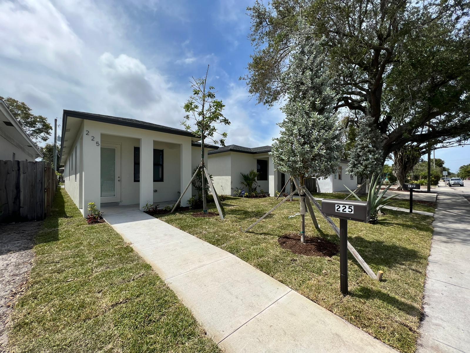 LAKE WORTH TOWN OF - Residential Lease