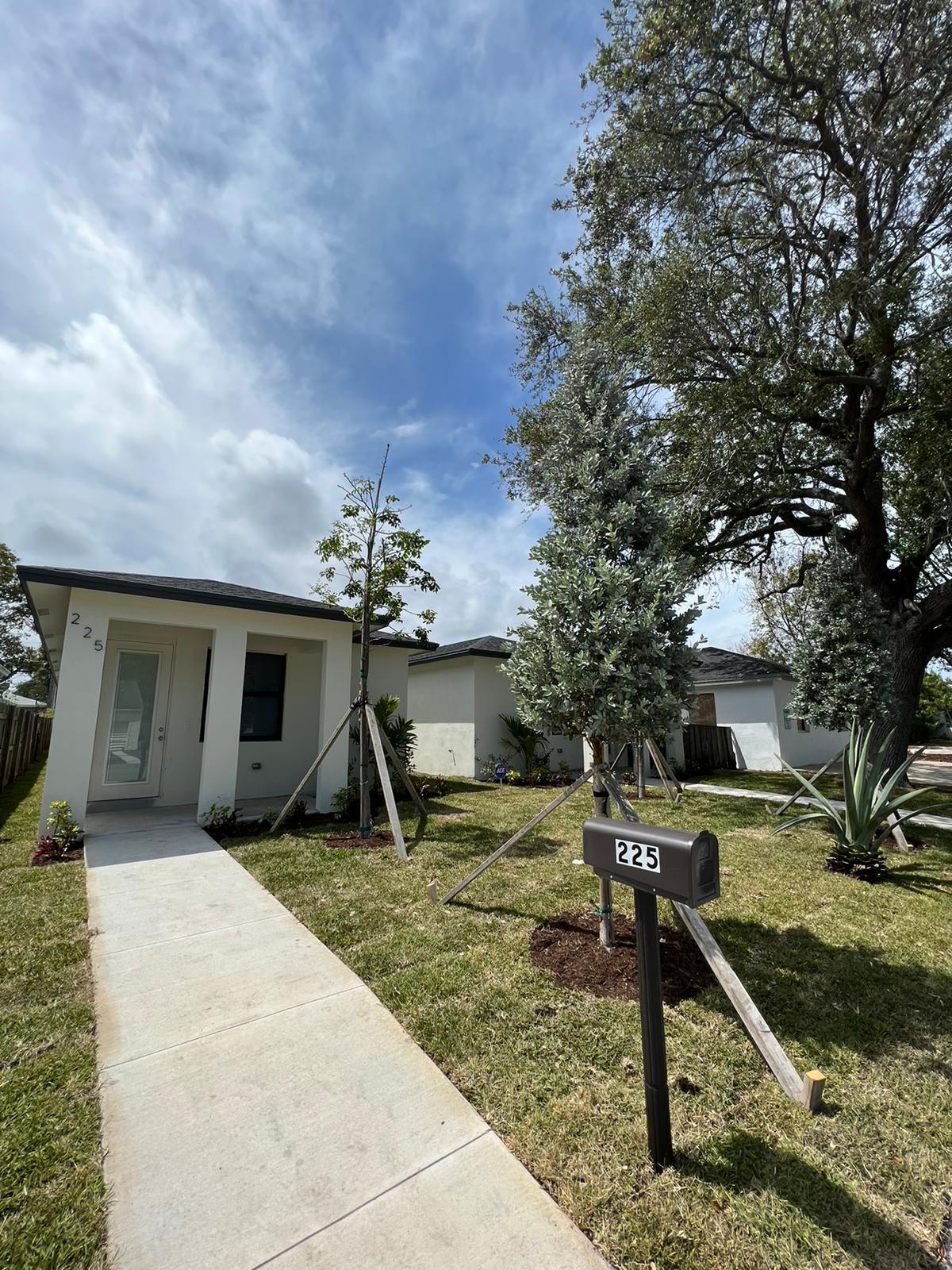 LAKE WORTH TOWN OF - Residential Lease