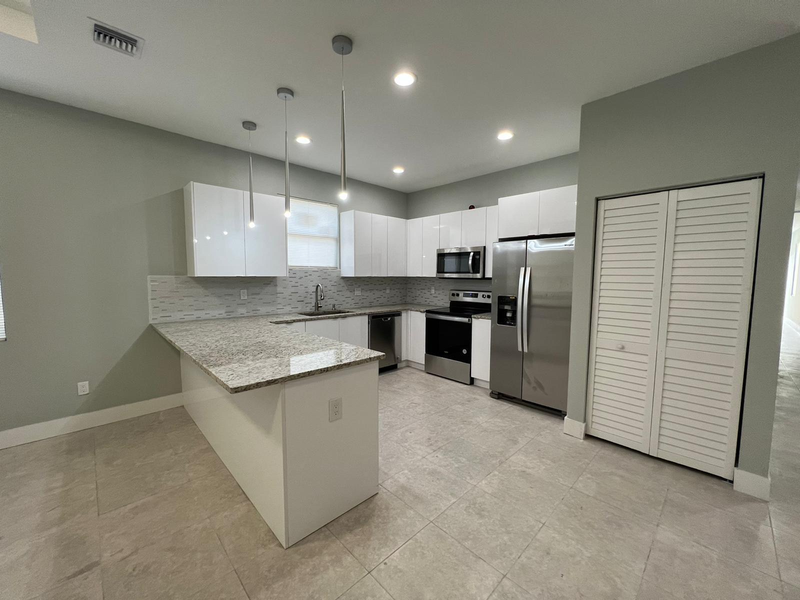 LAKE WORTH TOWN OF - Residential Lease