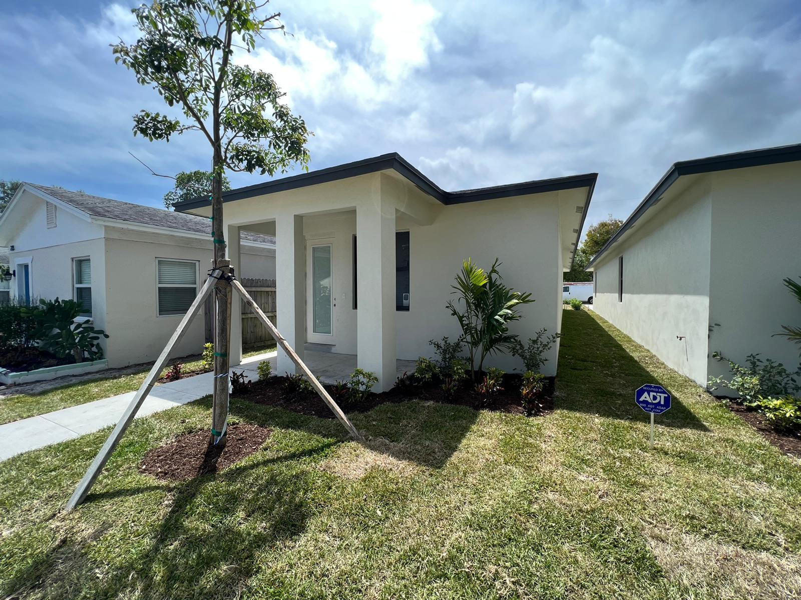 LAKE WORTH TOWN OF - Residential Lease