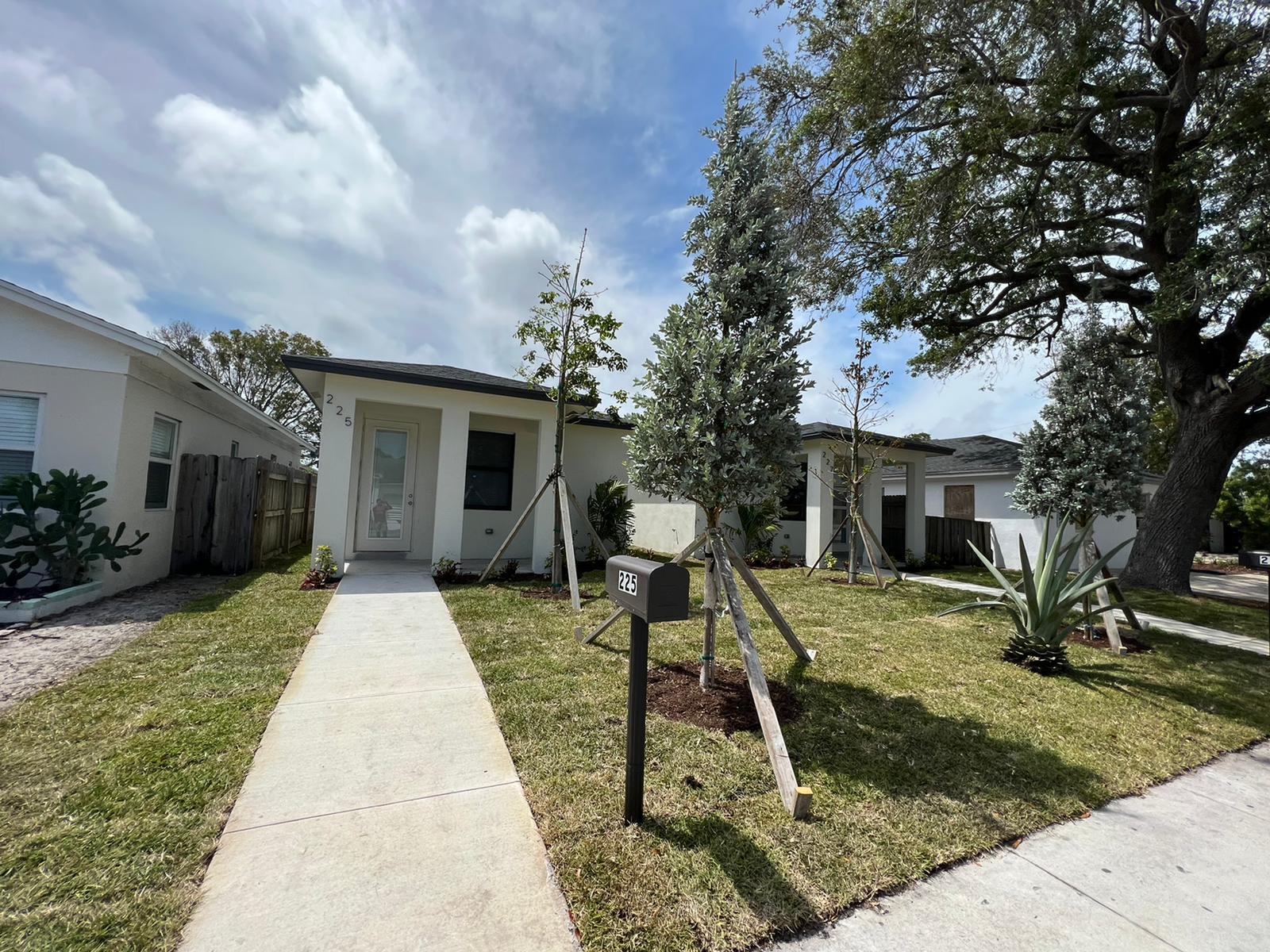 LAKE WORTH TOWN OF - Residential Lease