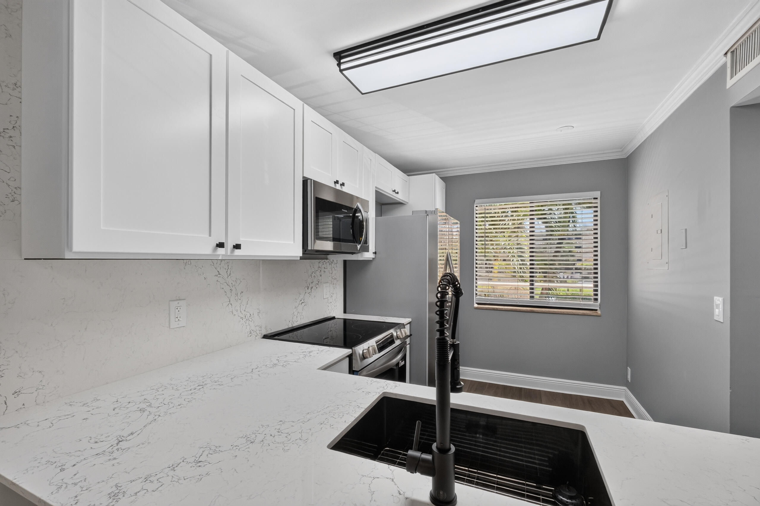 6935 Huntington Lane 207