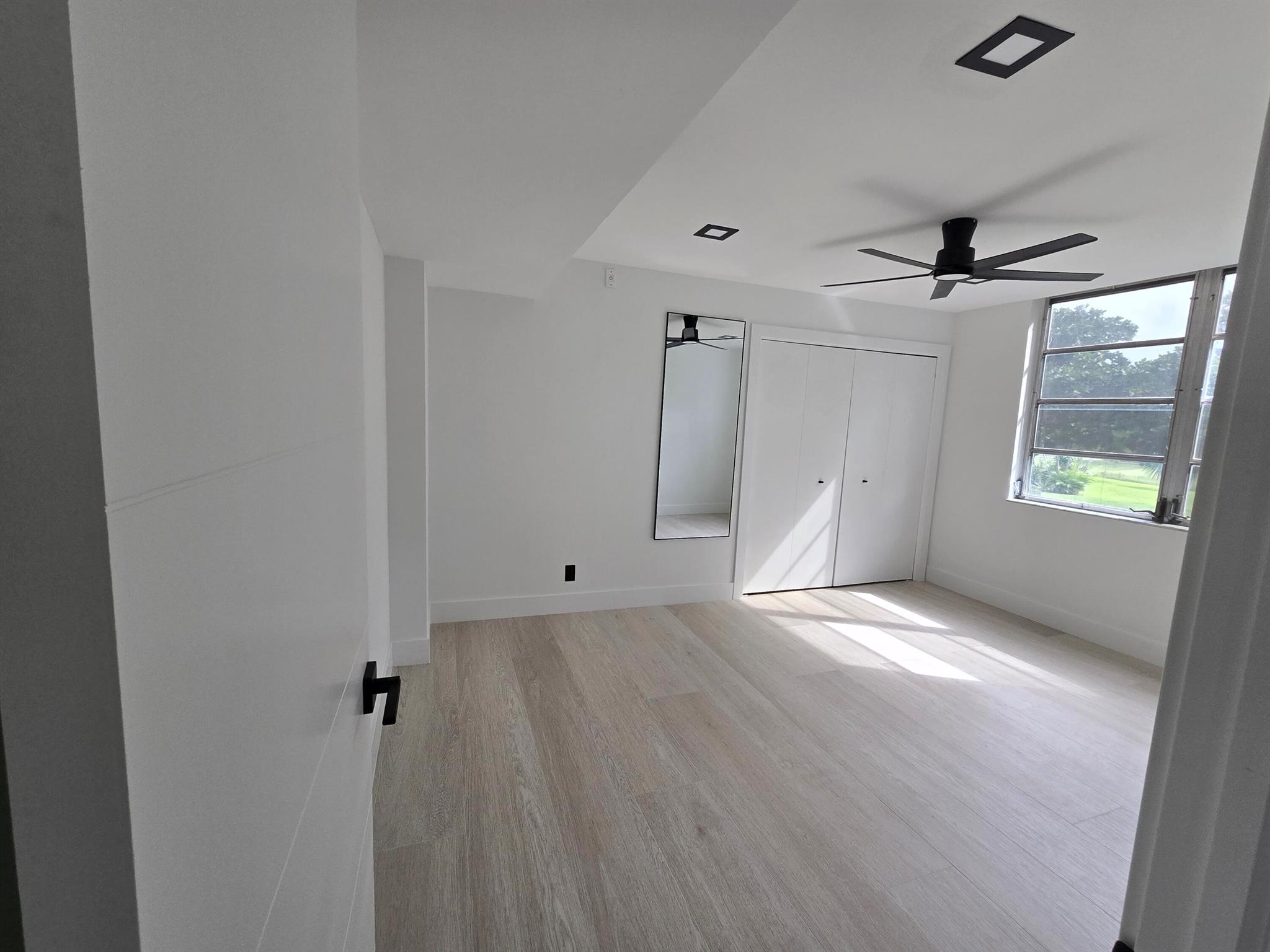 NO 38 PALM-AIRE COUNTRY C - Residential Lease