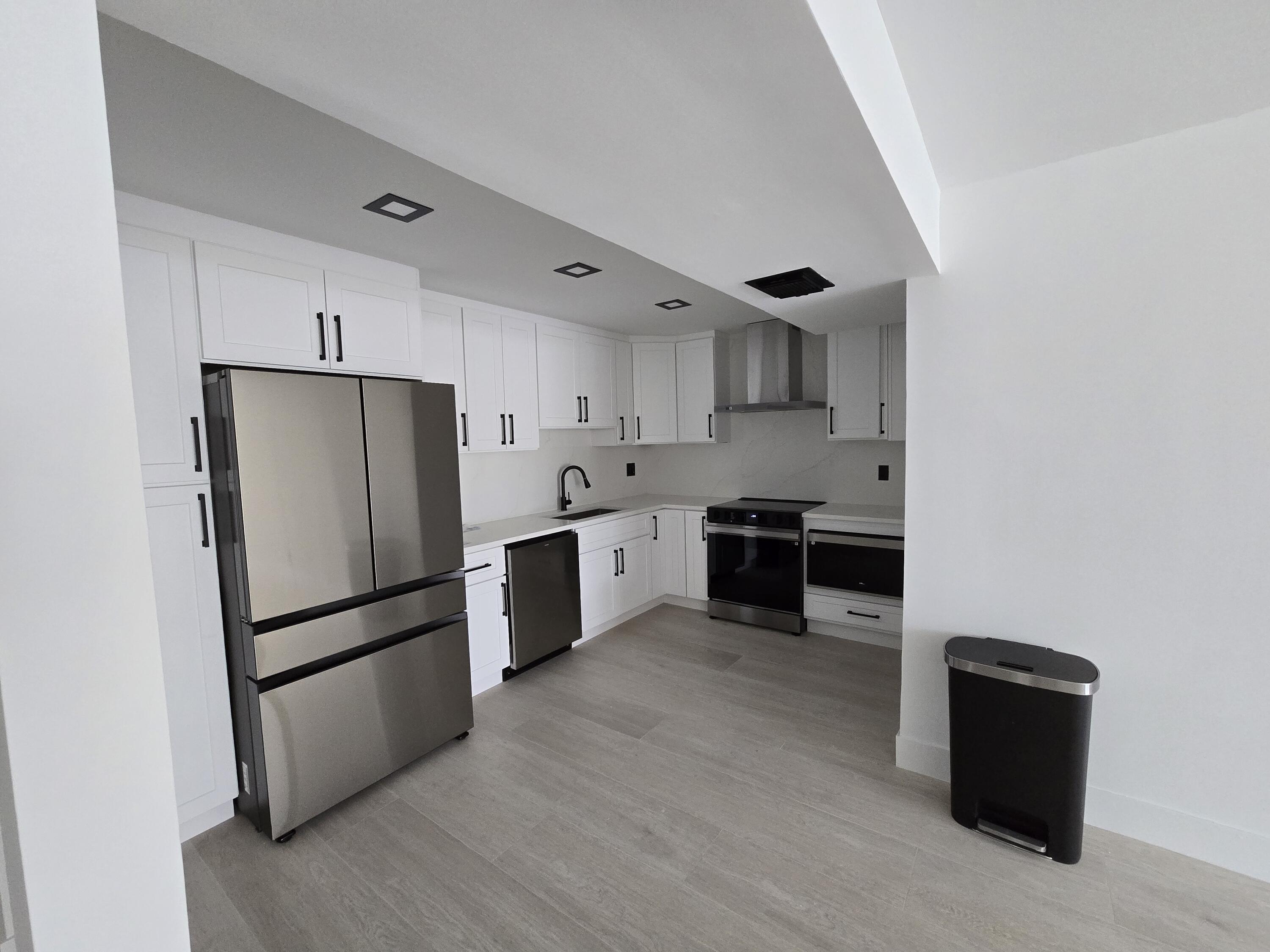 NO 38 PALM-AIRE COUNTRY C - Residential Lease