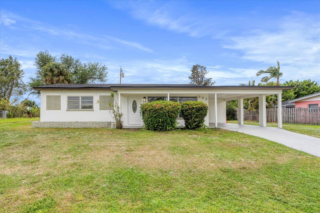 Photo of 302 Bay Street, Port Saint Lucie, FL 34984 (MLS # R10973144)