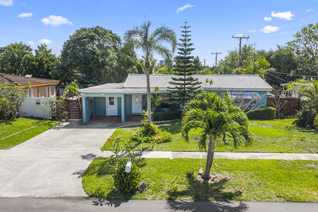 Photo of 2136 NE 4th Court, Boca Raton, FL 33431 (MLS # B26026716)