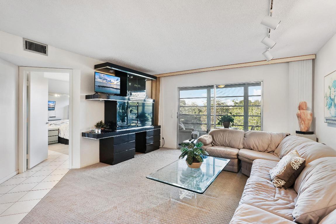 WYNMOOR VILLAGE - Residential