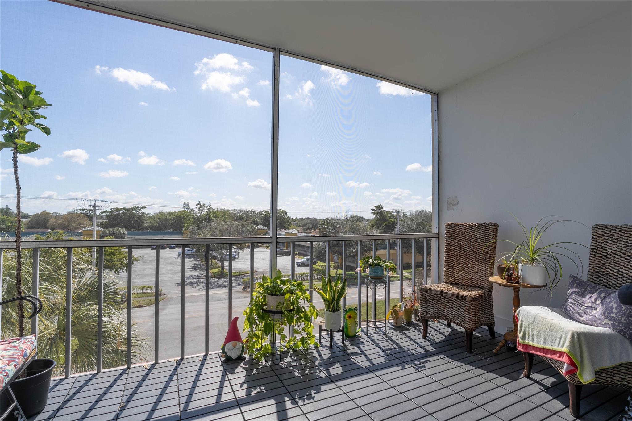 ORIOLE GOLF & TENNIS CLUB - Residential