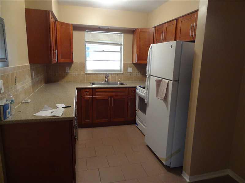 1/1 UNIT IN A 4 PLEX IN A GREAT LOCATION. WATER INCLUDES IN THE RENT. NO HOA APPROVAL NEEDED. COMMON WASHER AND DRYER IN THE BLDG FOR ALL TENANTS.