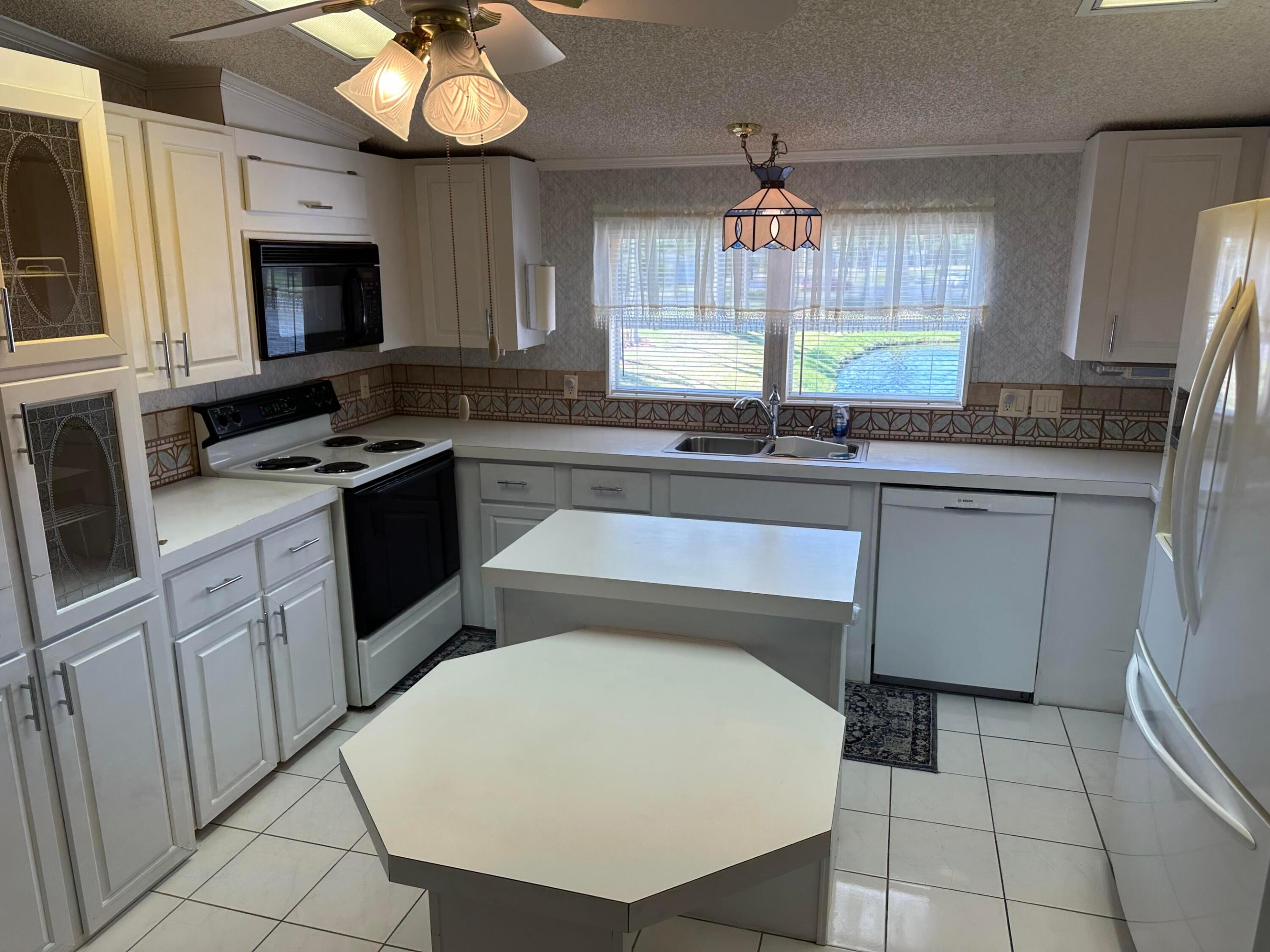 555 Tropical Isles Circle