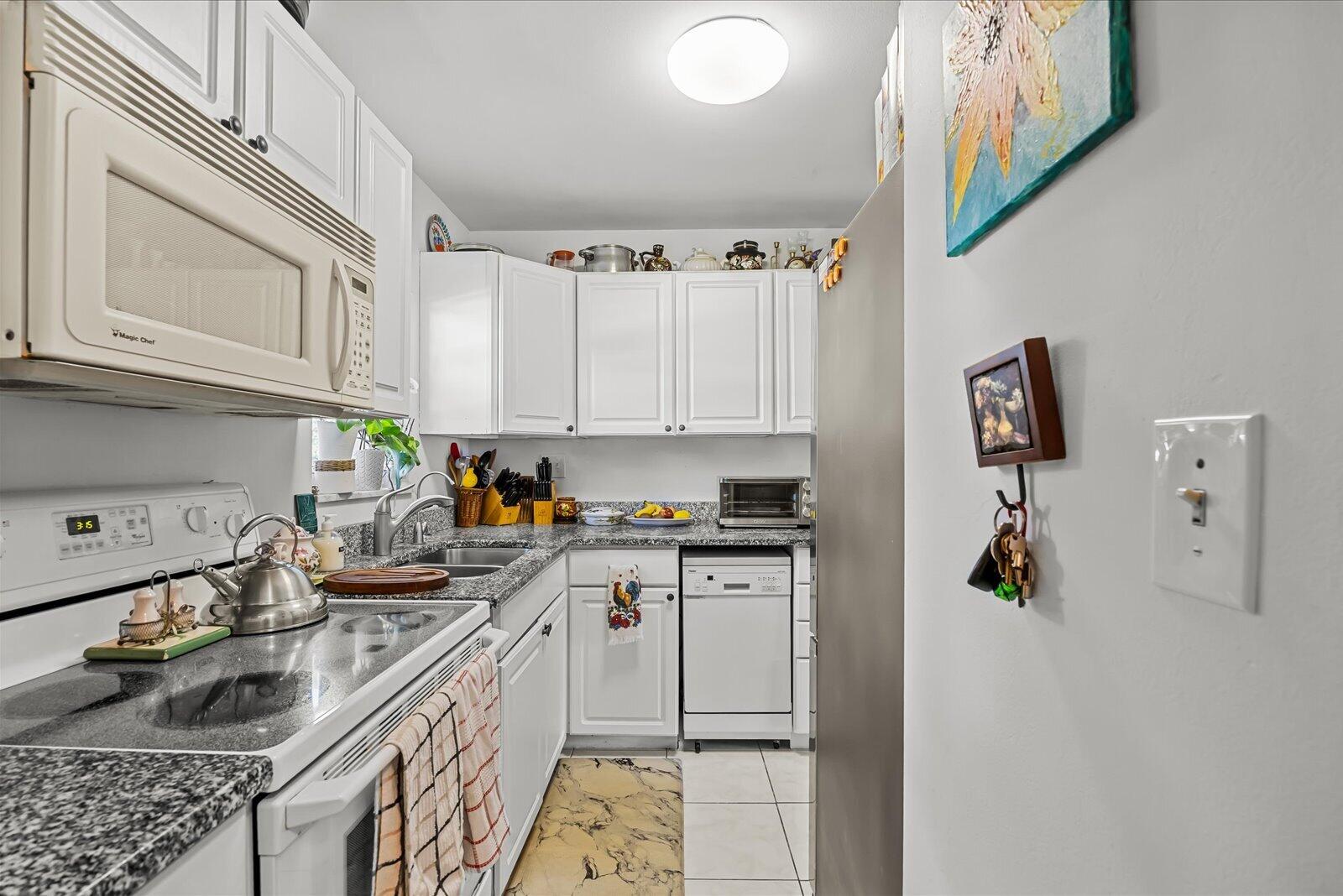 1943 SW Palm City Road 22-d