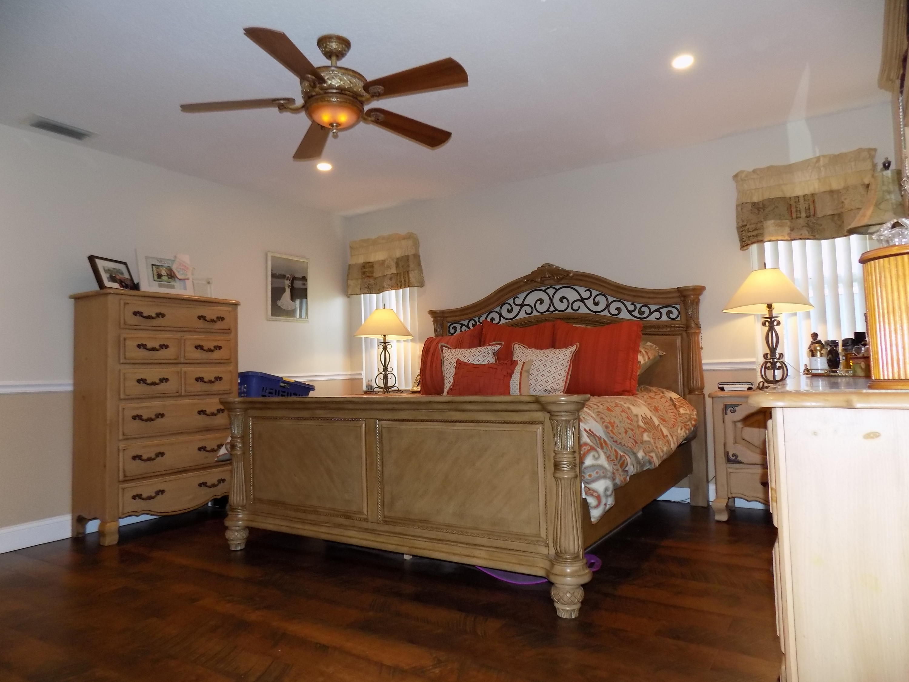 PINEWOOD GROVE OF WELLINGTON - Residential