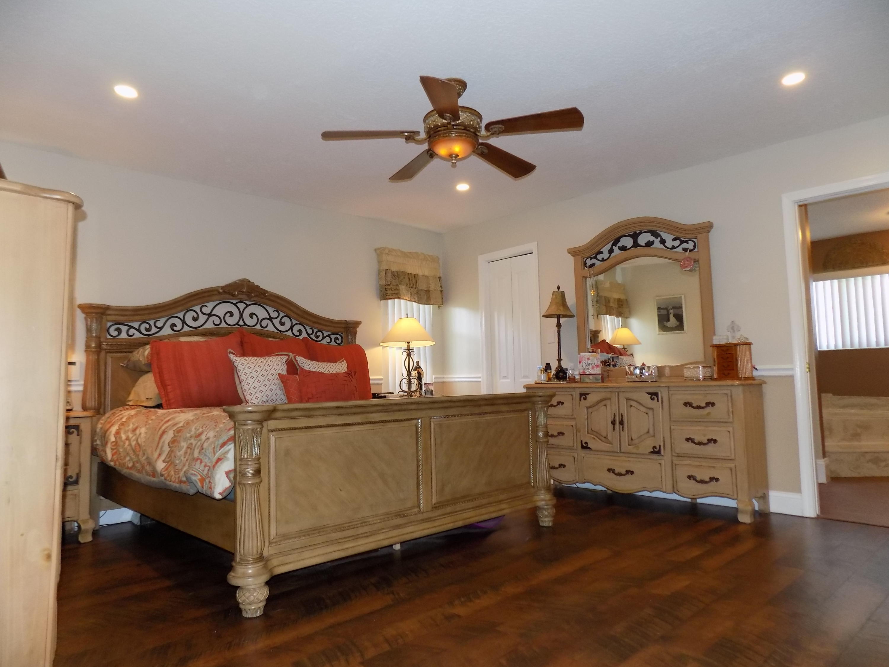 PINEWOOD GROVE OF WELLINGTON - Residential