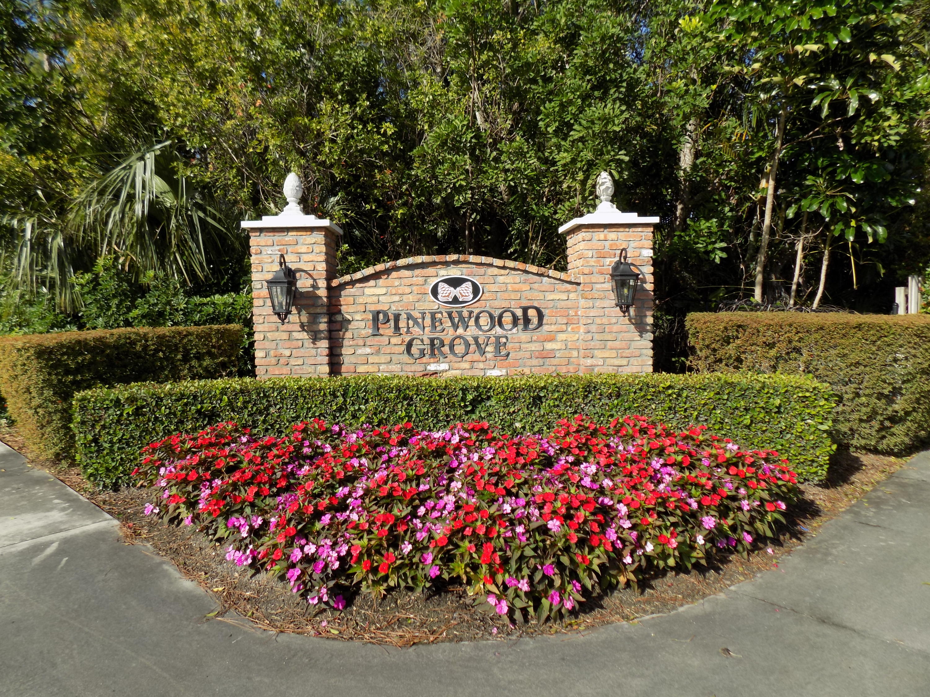 PINEWOOD GROVE OF WELLINGTON - Residential