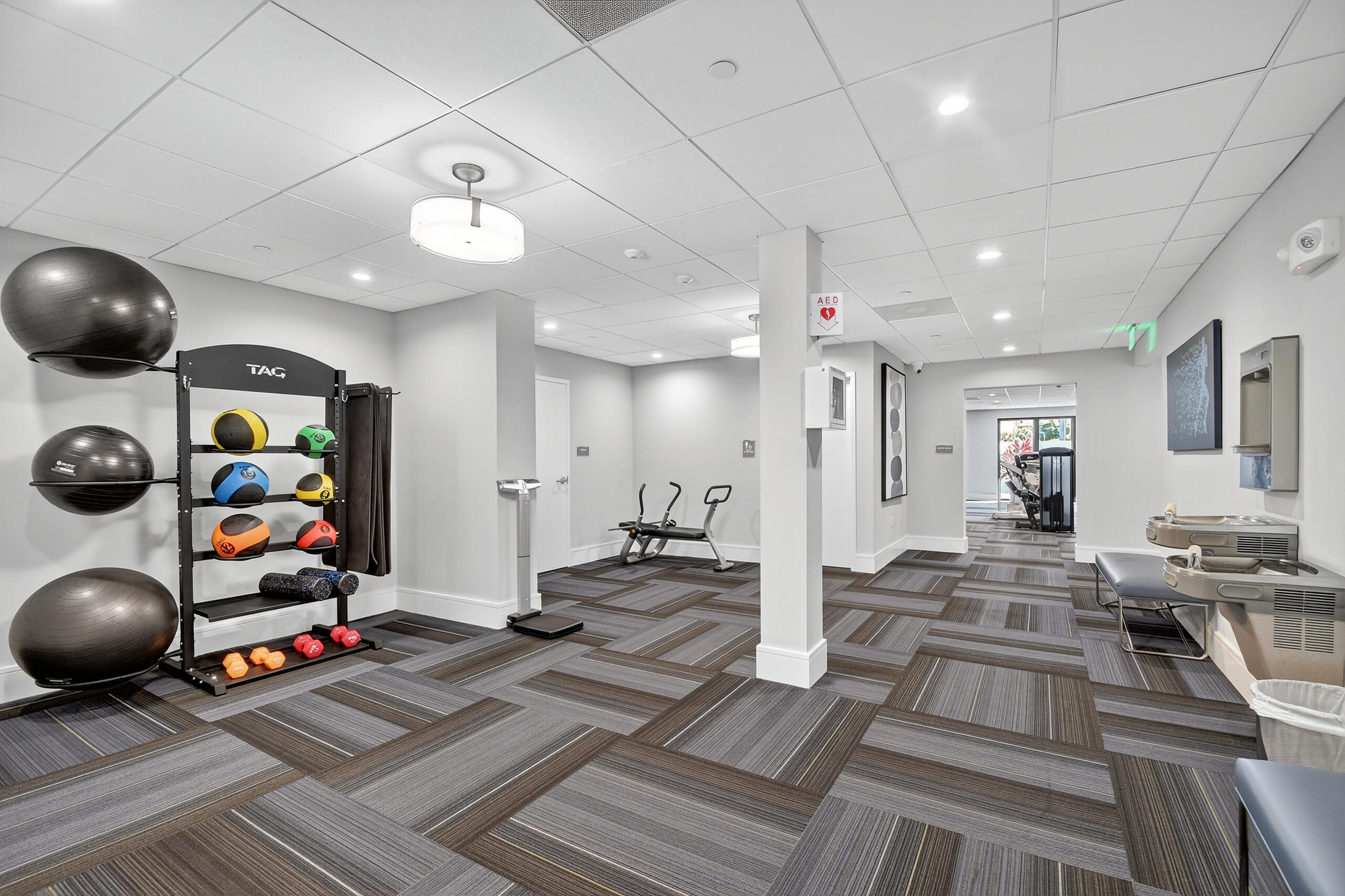 INTERNATIONAL CLUB CONDO - Residential