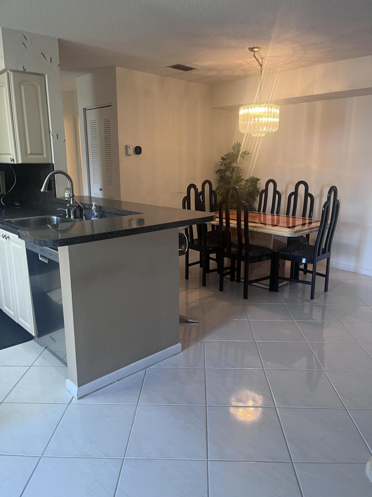 INTERNATIONAL CLUB CONDO - Residential