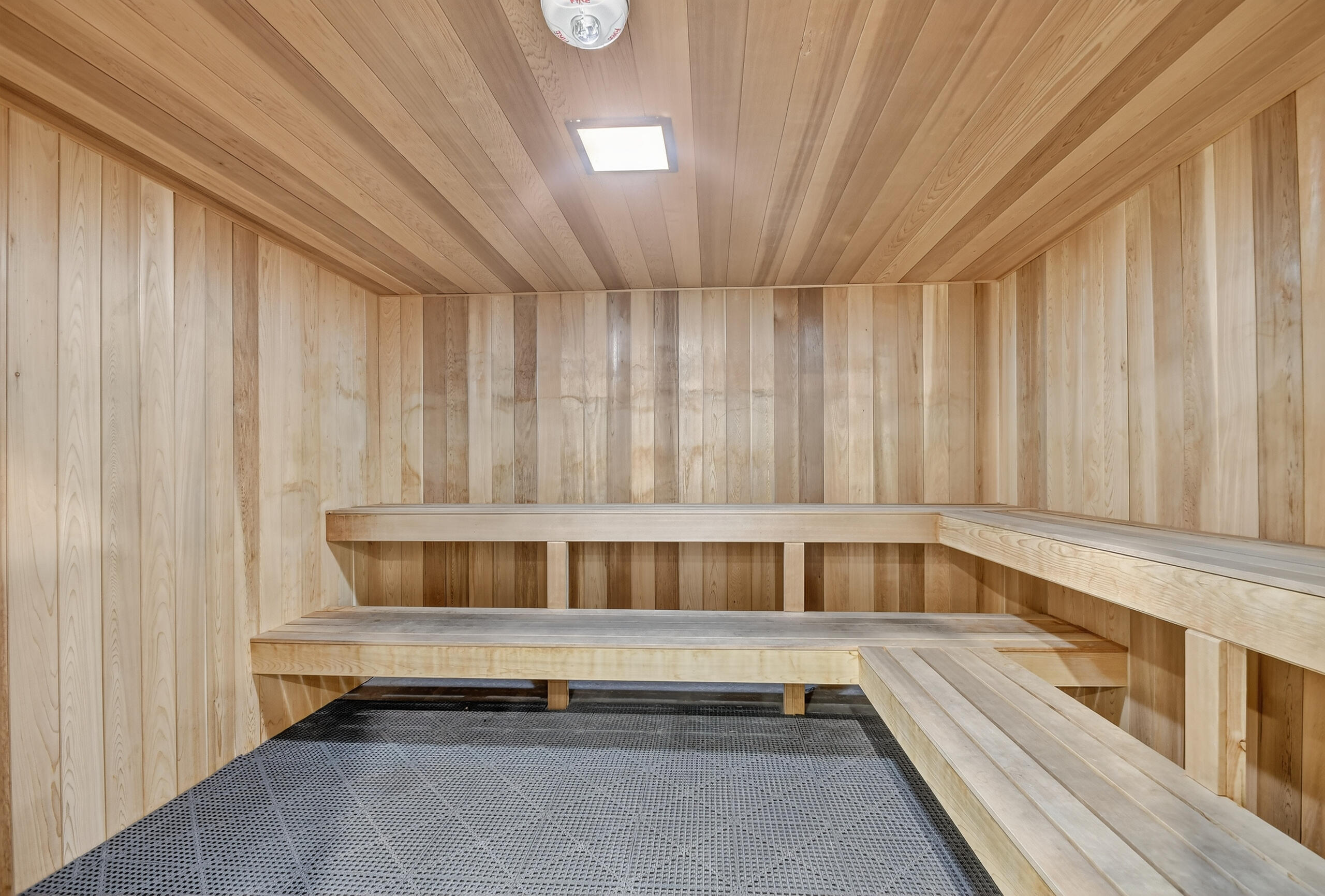 INTERNATIONAL CLUB CONDO - Residential