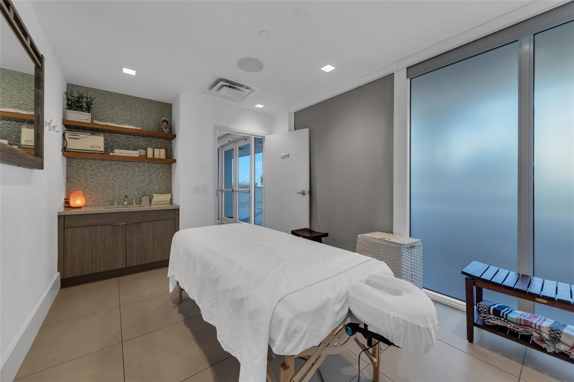 Point of Americas II - Residential