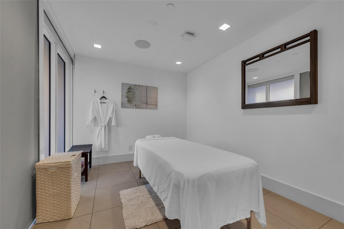 Point of Americas II - Residential