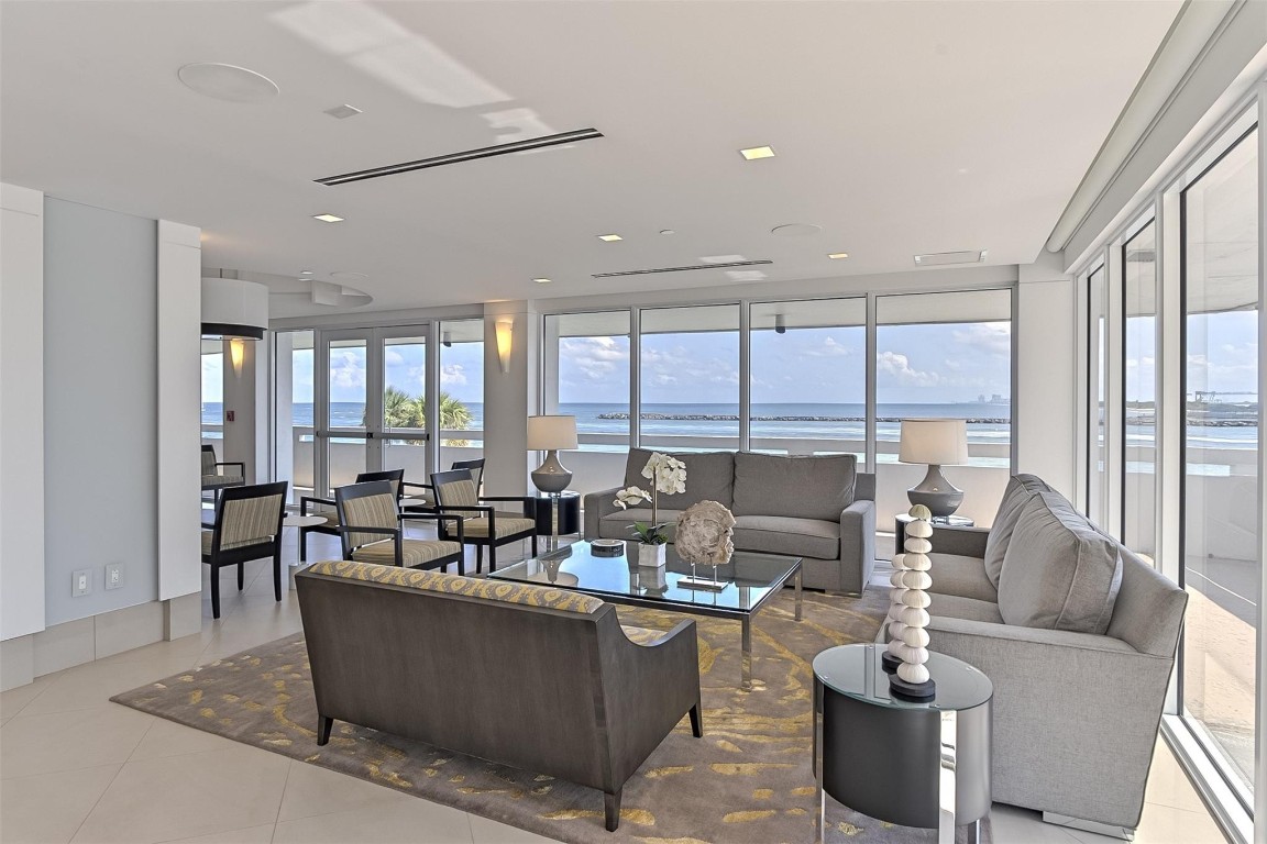 Point of Americas II - Residential