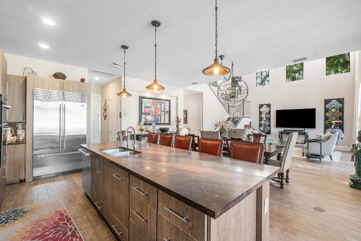 KINGS COURT, BOCA VILLAS JUST BEHIND MIZNER PARK - Residential Lease