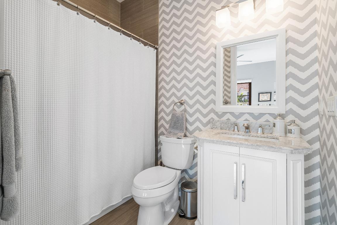 KINGS COURT, BOCA VILLAS JUST BEHIND MIZNER PARK - Residential Lease