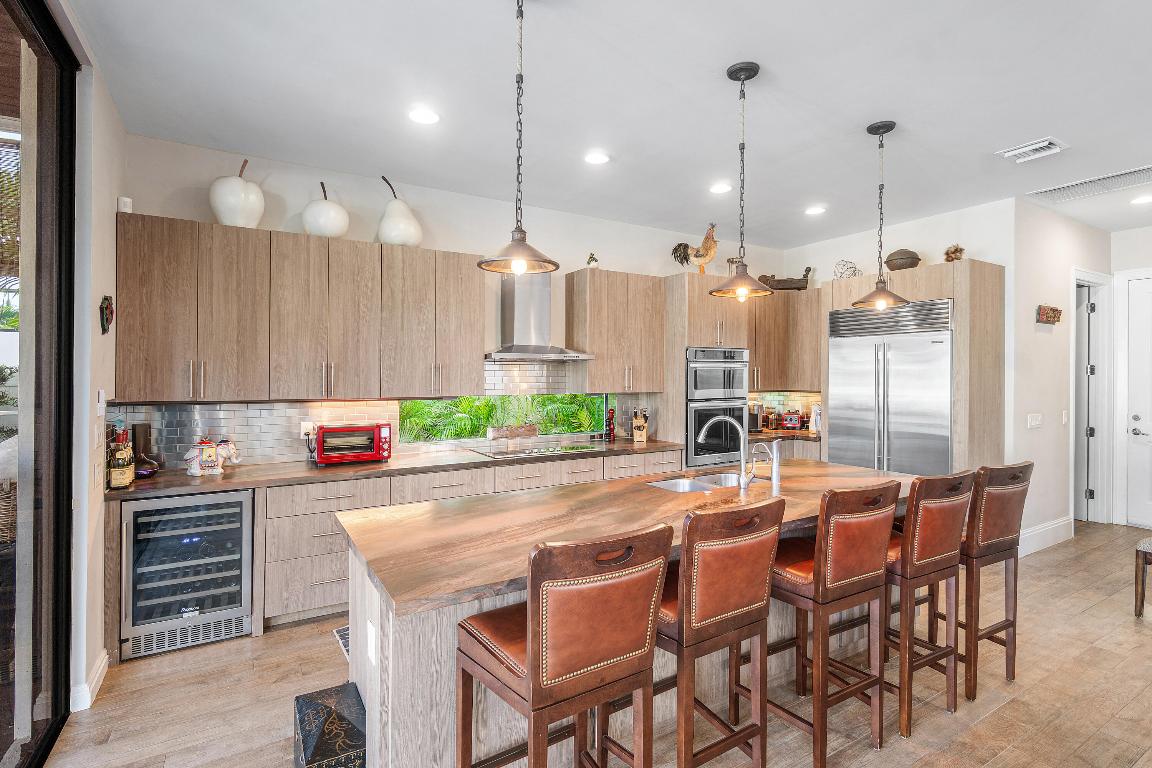 KINGS COURT, BOCA VILLAS JUST BEHIND MIZNER PARK - Residential Lease