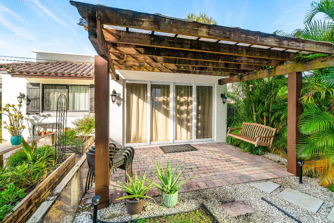 KINGS COURT, BOCA VILLAS JUST BEHIND MIZNER PARK - Residential Lease