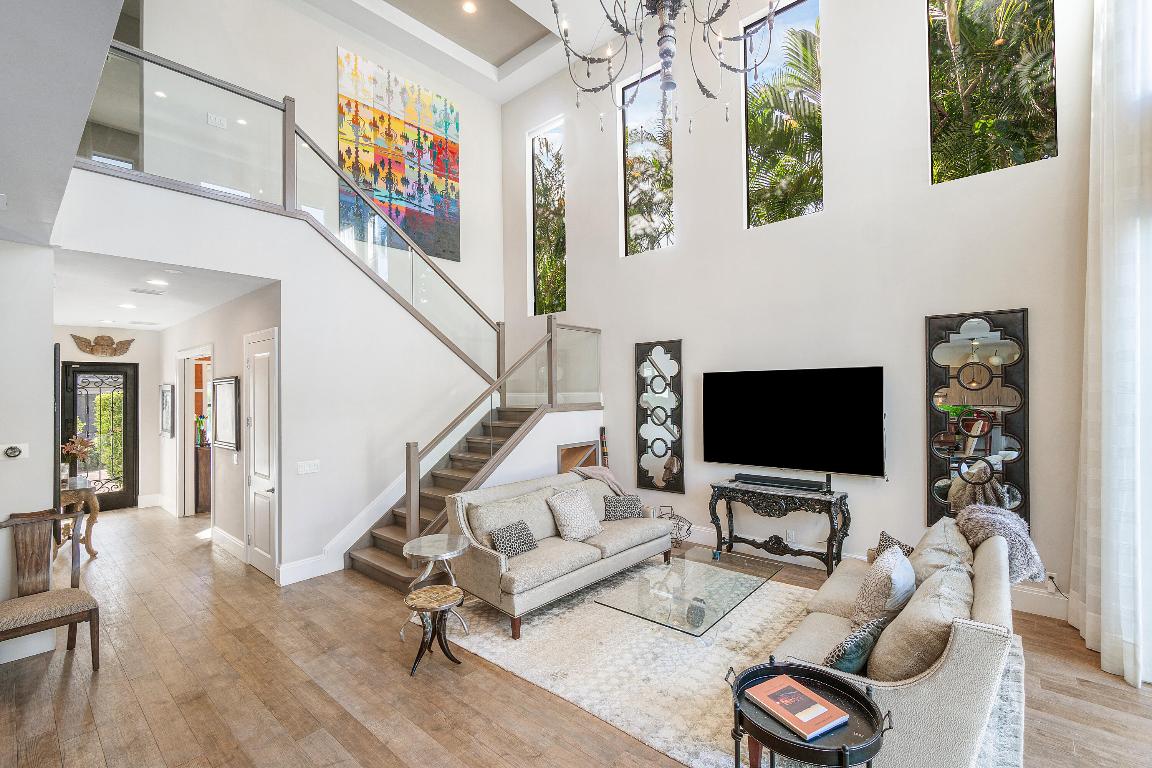 KINGS COURT, BOCA VILLAS JUST BEHIND MIZNER PARK - Residential Lease