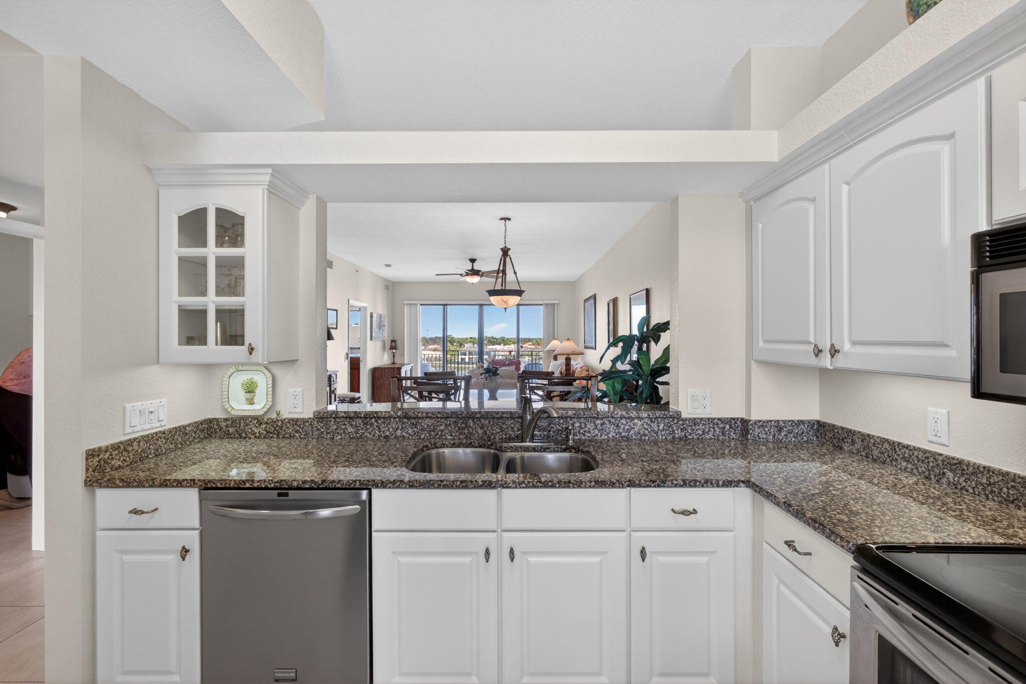 SEAMARK CONDO - Residential