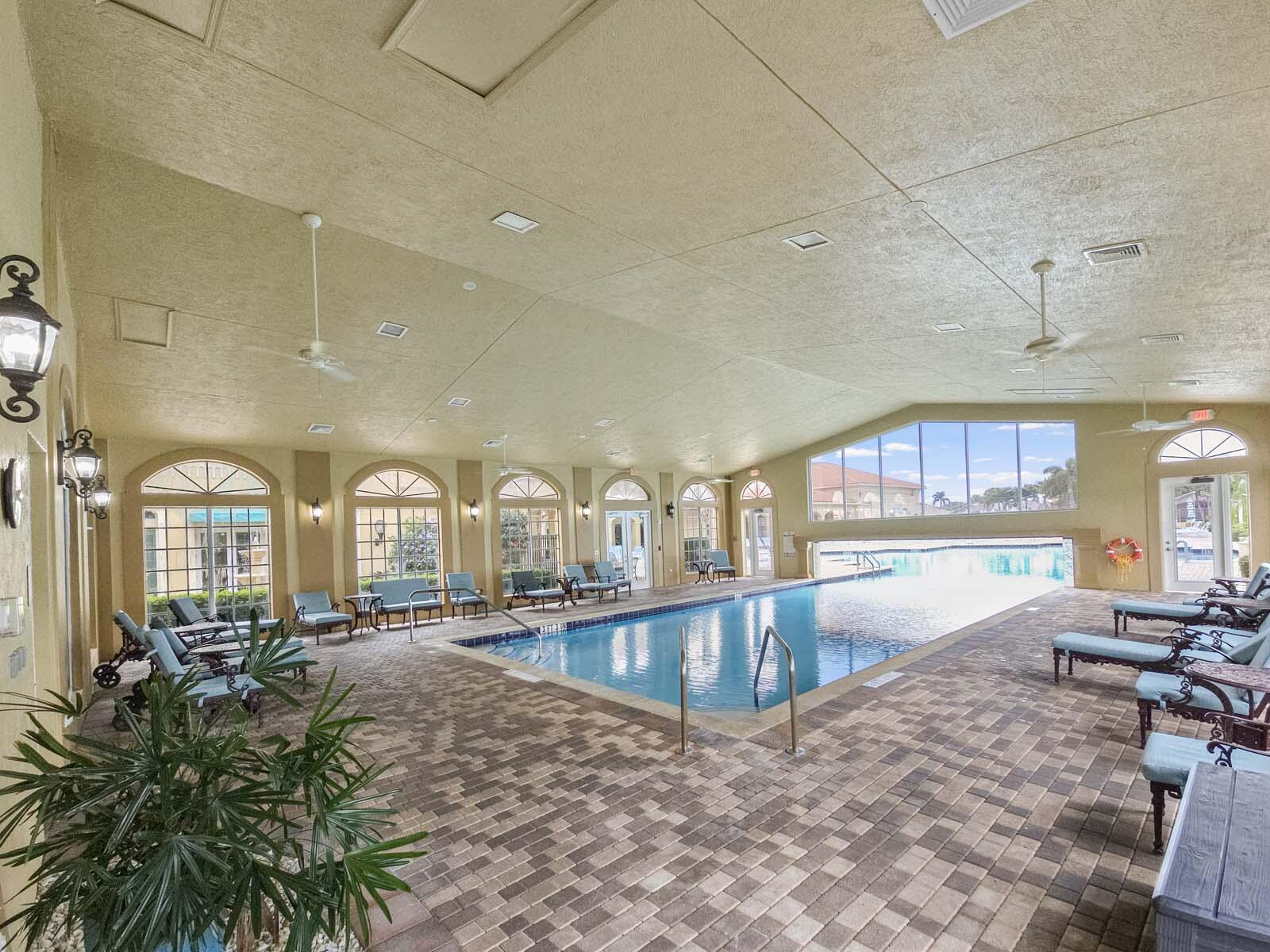 CASCADE LAKES - Residential