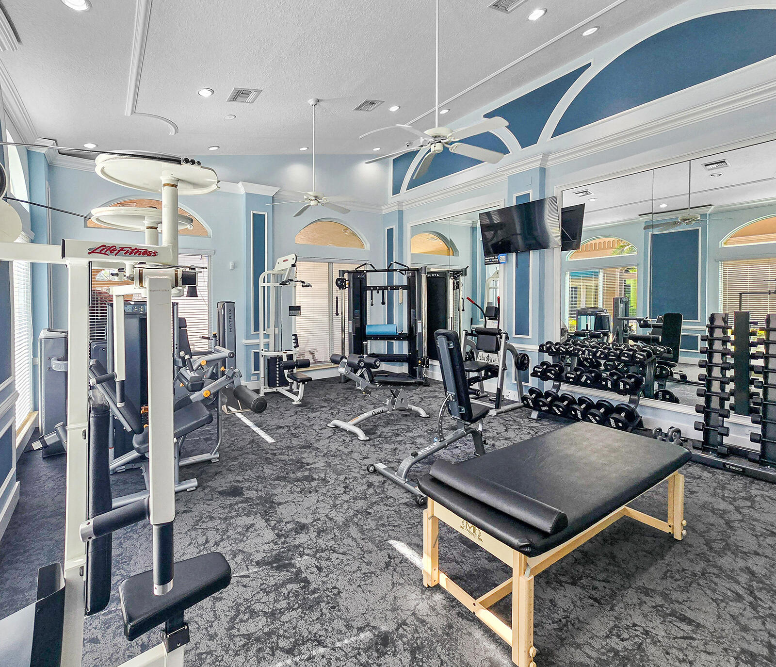 CASCADE LAKES - Residential