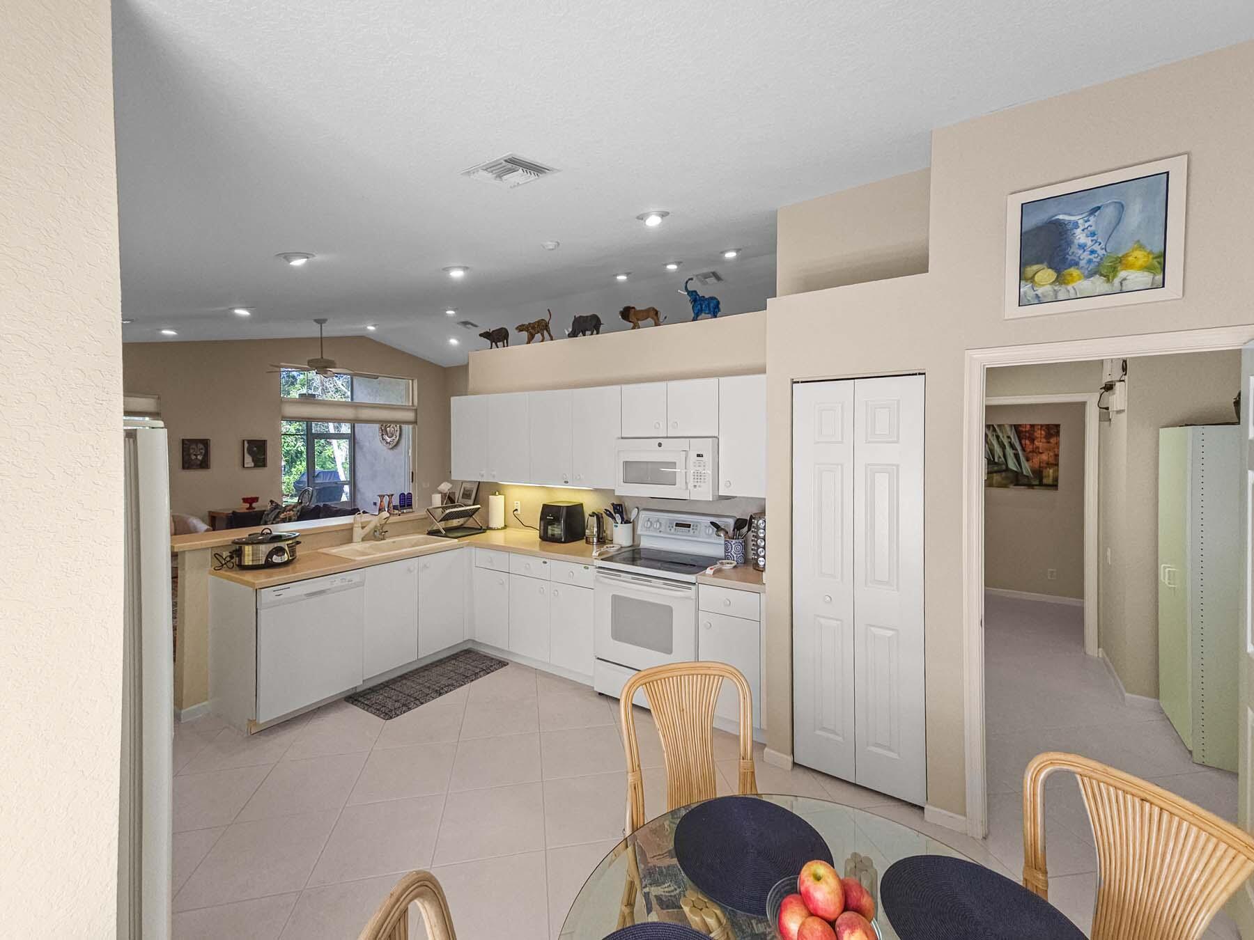 CASCADE LAKES - Residential