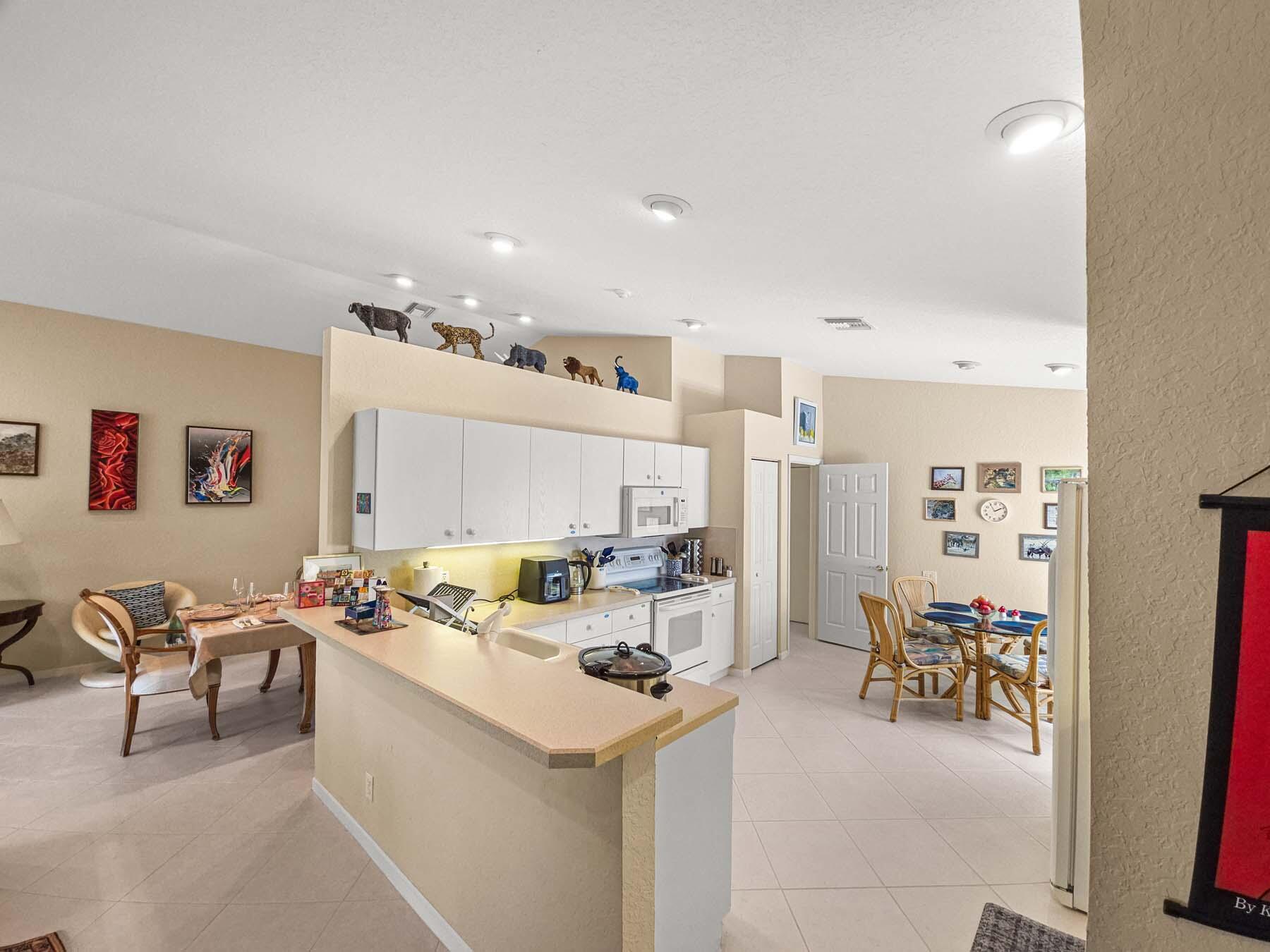 CASCADE LAKES - Residential